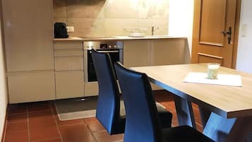 Familienapartment, Balkon (#3) | Eigene Küche | Kühlschrank, Herdplatte, Geschirrspüler, Wasserkocher