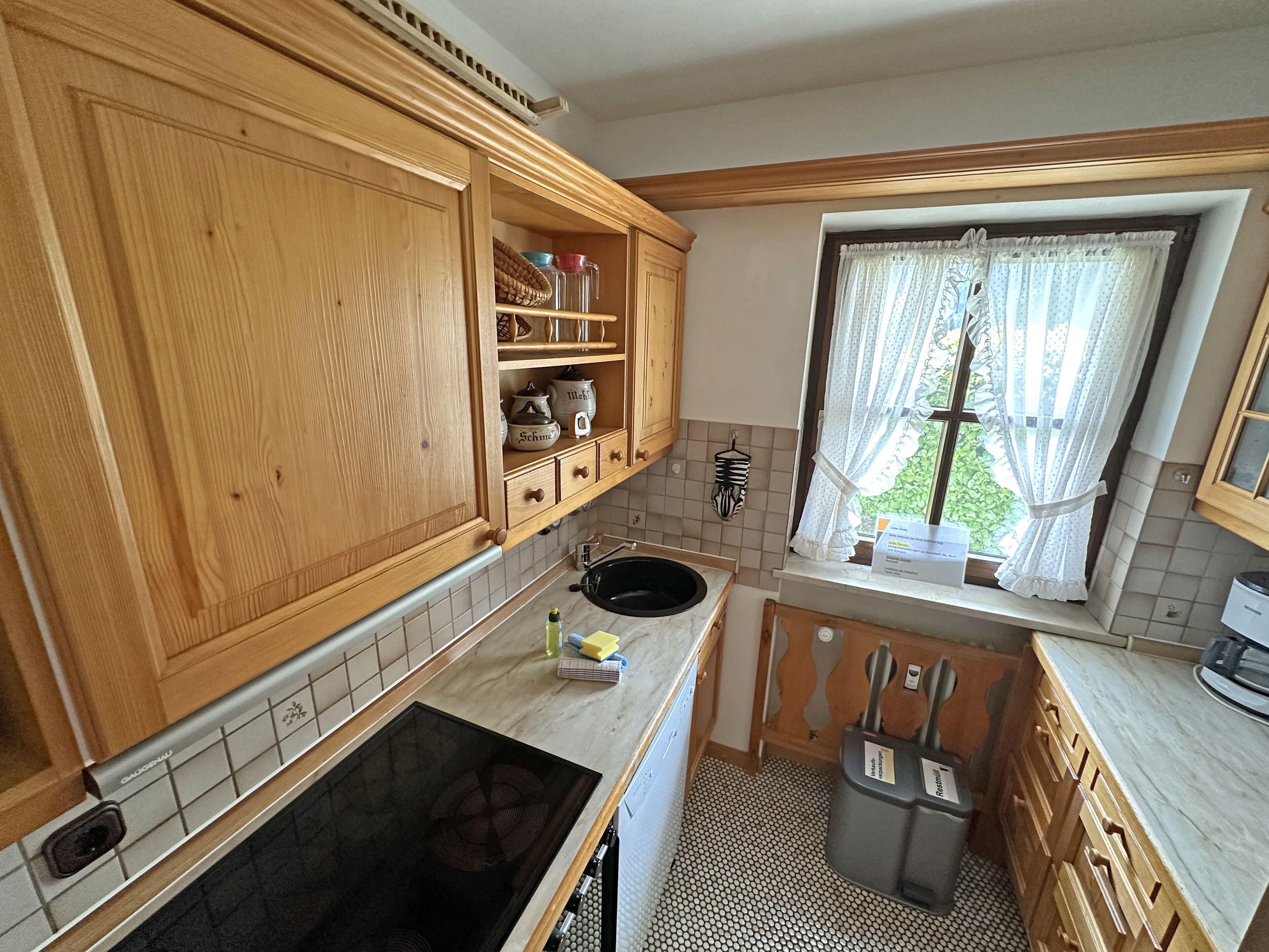 Kühlschrank, Ofen, Herdplatte, Geschirrspüler