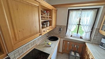 KĂŒhlschrank, Ofen, Herdplatte, GeschirrspĂŒler