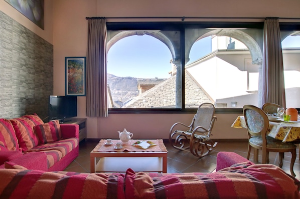 Apartment, 2 Bedrooms | Living area