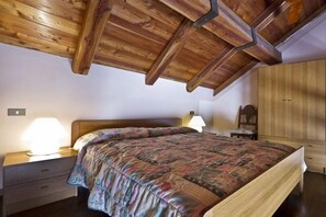 Apartment, 2 Bedrooms | 2 bedrooms, free cots/infant beds, free WiFi, bed sheets