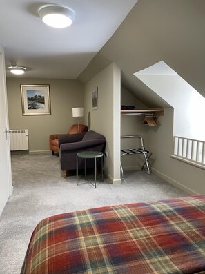 Deluxe Suite | Living area | Flat-screen TV - The House at Glenbarr (Tarbert)