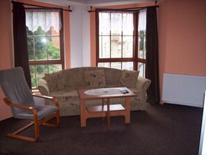 Tv, tv-spel, dvd-spelare och en stereo