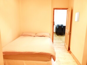 1 chambre, fer et planche à repasser, Wi-Fi gratuit