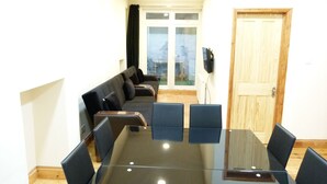Apartment, 2 Bedrooms | In-room dining - SS Property Hub - Family Apartment Kensington (London)