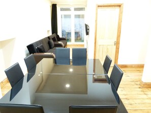 Apartment, 2 Bedrooms | Living area