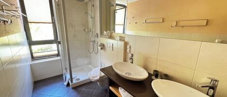 Shower, hair dryer, towels