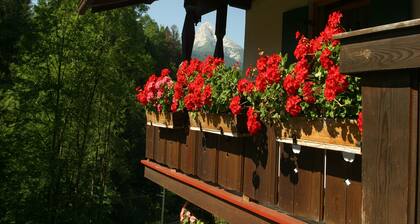 Huoneiston nro 1 1-2 hengelle, noin 40 m², makuuhuone, keittiö, parveke, ylimääräinen. vuodesohva