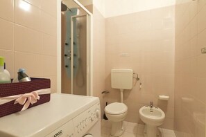 Apartment, 1 Bedroom | Bathroom