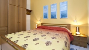 Apartment, 1 Bedroom | 1 bedroom, cribs (free), WiFi (free), bed sheets