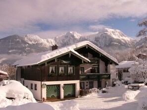 Exterior - Ferienwohnung Nr. 6, 1 bis 2 Personen, 55 qm, 1 Schlafzimmer, Wohnraum mit Schlafcouch, separate Einbauküche, Balkon (Schönau am Königssee)
