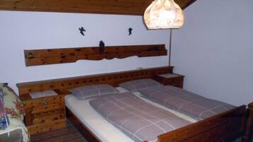 1 bedroom, bed sheets