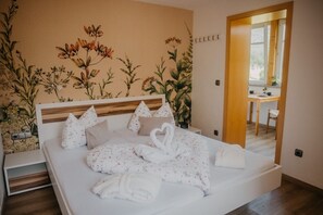 1 多间卧室、上网接入、床单