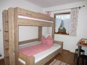 2 bedrooms, Internet, bed sheets