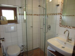 Dusche, Haartrockner, Handtücher