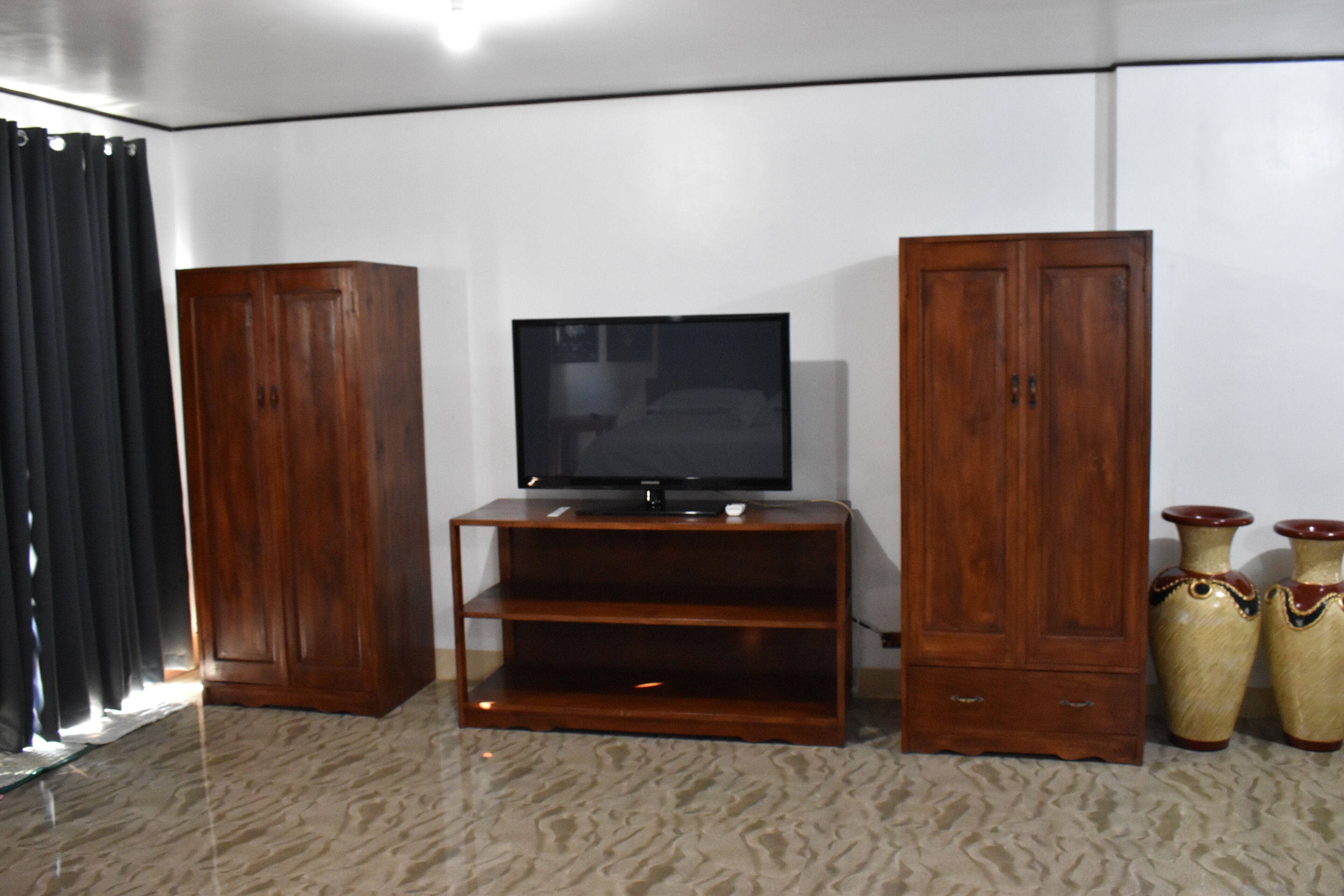 elite studio suite | television