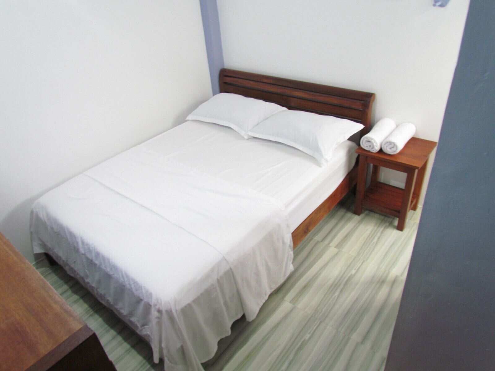 standard double room | bed sheets
