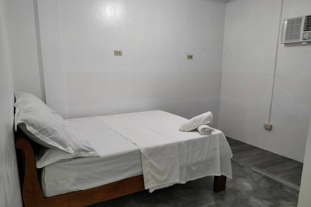 Basic Double Room | Bed sheets