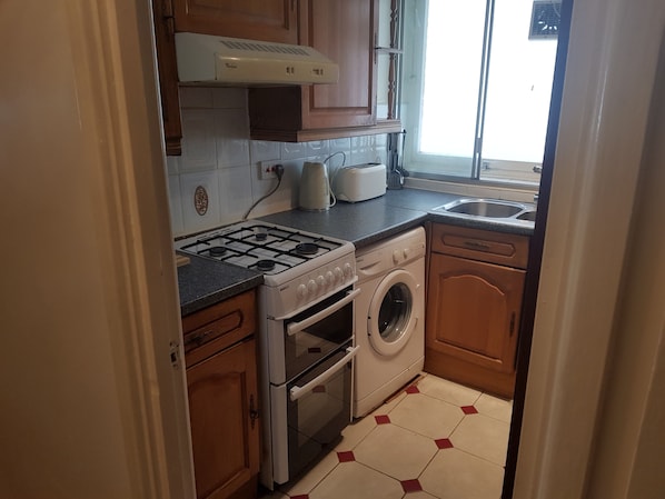 Apartment, 2 Bedrooms | Private kitchen