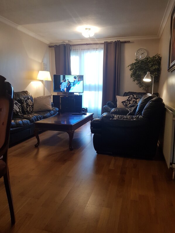Living area - SS Property Hub - London Family Apartment (London)
