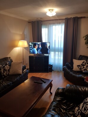 Living area - SS Property Hub - London Family Apartment (London)