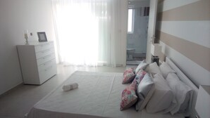 ดีลักซ์อพาร์ทเมนท์, 2 ห้องนอน, วิวชายหาด | 1 ห้องนอน, ห้องเก็บเสียง, เตารีด/โต๊ะรีดผ้า, Wi-Fi ฟรี