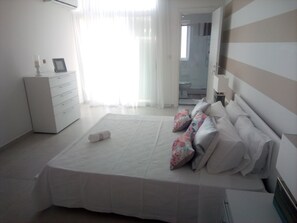 Deluxe Apartment, 2 Bedrooms, Beach View - The Edge Apartment (St. Paul's Bay)