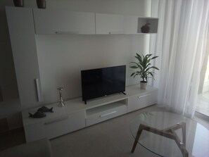 Deluxe Apartment, 2 Bedrooms, Beach View | Living area - The Edge Apartment (St. Paul's Bay)