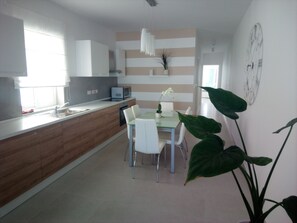 Deluxe Apartment, 2 Bedrooms, Beach View | In-room dining - The Edge Apartment (St. Paul's Bay)