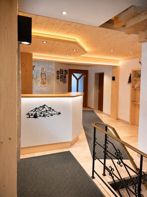Lobby - App. Type A 6, 44sqm, balcony, kitchenette, 1 living/bedroom, max 3 pers., WLAN (Ruhpolding)
