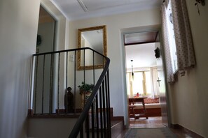 Interior - Ferienwohnung 2-4 Personen, ca. 65 qm, 1 Schlafzimmer, Wohnzimmer, Küche mit Essecke, Balkon (Bischofswiesen)