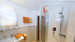 تجهيزات دش، مجففات شعر، مناشف