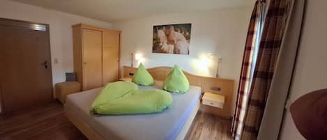 2 Schlafzimmer, Internetzugang, Bettwäsche