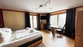 Classic-Studio, 1 King-Bett, Nichtraucher, Bergblick (Eagle’s Nest) | 1 Schlafzimmer, Zimmersafe, individuell dekoriert