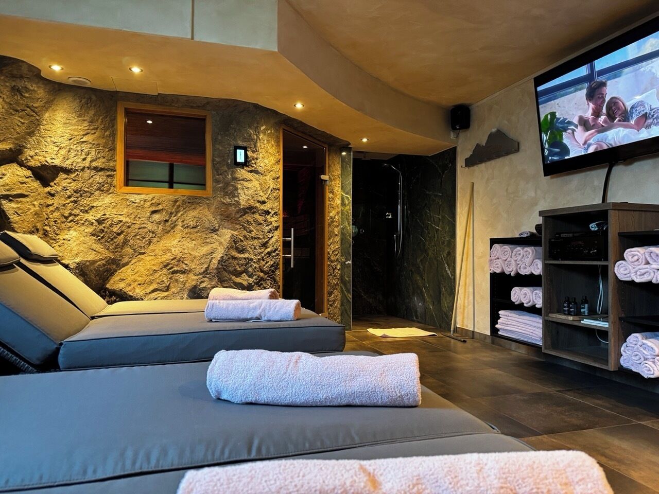 Sauna, Körperbehandlungen, Aromatherapie, Warmsteinmassagen