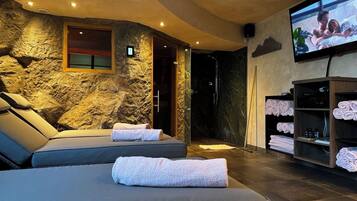 Sauna, Körperbehandlungen, Aromatherapie, Warmsteinmassagen