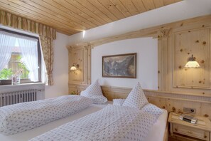 1 bedroom, Internet, bed sheets, wheelchair access