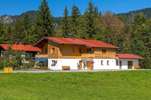 Exterior - Ferienwohnung van Hees, "Winklmoos" (Reit im Winkl)
