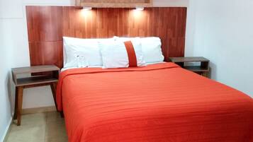 Room, 1 Queen Bed | Premium bedding, desk, iron/ironing board, free WiFi