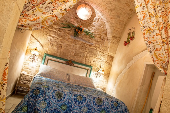 Luxury Suite, 1 King Bed, Private Bathroom