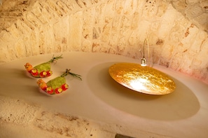 Luxury Suite, 1 King Bed, Private Bathroom | Living area - Relais Santa Maria (Martina Franca)