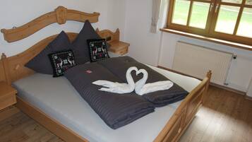 1 bedroom, internet, bed sheets