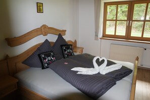1 bedroom, internet, bed sheets