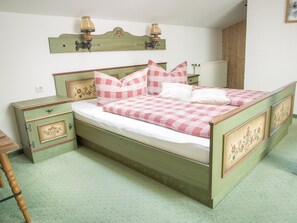 1 bedroom, internet, bed sheets