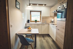 Kühlschrank, Ofen, Herdplatte, Geschirrspüler