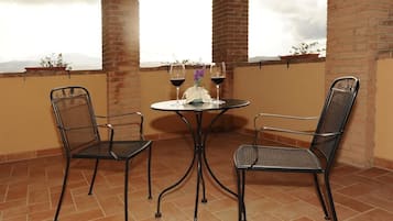 Double Room, 1 Bedroom, Balcony | 2 bedrooms, in-room safe, desk, iron/ironing board