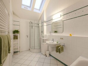 Badewanne, Haartrockner, Bidet, Handtücher