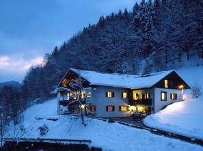 Exterior - Comfort apartment 60 sqm, incl. Breakfast and daily Cleaning service with south-facing balcony (Bad Reichenhall)