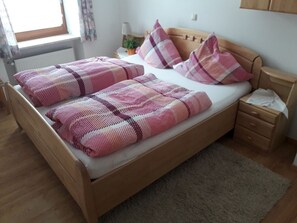 1 bedroom, internet, bed sheets