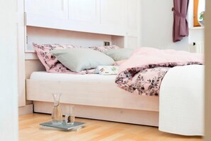 2 bedrooms, Internet, bed sheets